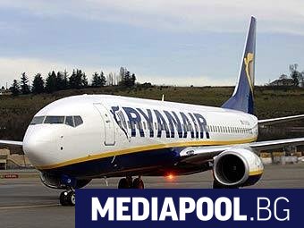 Ирландската нискобюджетна авиокомпания Ryanair отмени в неделя 82 полета обявявайки