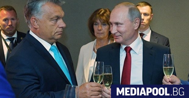 Виктор Орбан и Владимир Путин Два пъти в месеца няколко