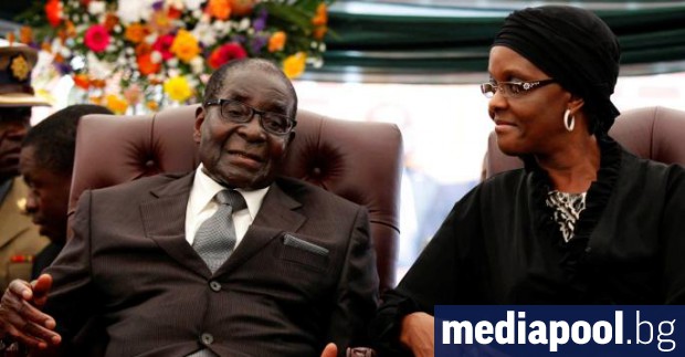 Бившият президент на Зимбабве Робърт Мугабе и съпругата му Грейс