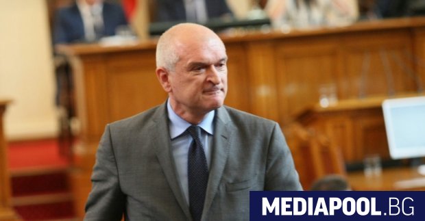 Подалият оставка председател на парламента Димитър Главчев заяви, че нито