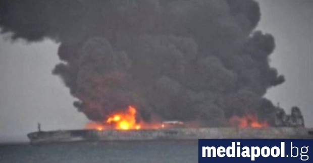 Потъна иранският петролен танкер, който гореше повече от седмица в