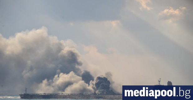 Взрив избухна на горящия в Източнокитайско море ирански петролен танкер,
