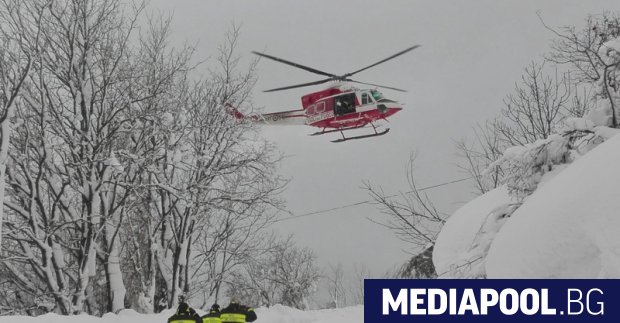 Двама скиори загинаха при лавина в Апенините, съобщиха информационните агенции.