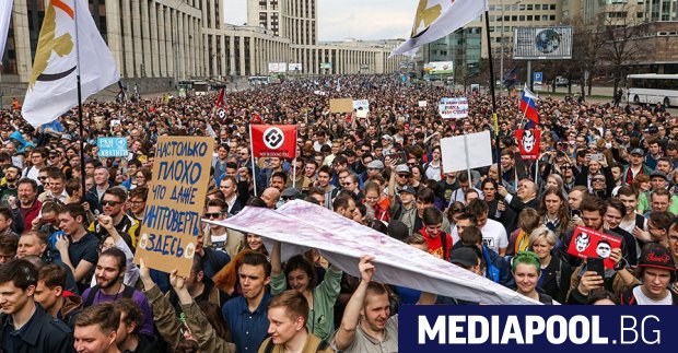 Хиляди се събраха в понеделник в центъра на Москва, за