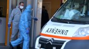 Пациент с Covid е починал, докато чака в линейката пред болница във Варна