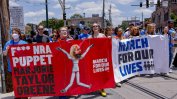 "Поход за нашия живот": Десетки хиляди в САЩ поискаха по-строги закони за оръжията