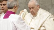 Папа Франциск е изправен пред "гражданска война" в Църквата