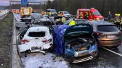 Двама души загинаха и 27 пострадаха при верижна катастрофа на магистрала в Германия