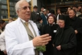 Министърът вади документи срещу проф. Чирков, от болницата отричат