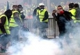 Протестът на европейските докери прерасна в насилие