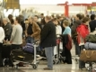 "Хийтроу" се задръсти от багажи, още няколко дни проблеми с новия терминал