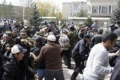 След кървави сблъсъци опозицията взе властта в Киргизстан