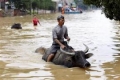 Дъждовете скъсаха повторно речна дига в Южен Китай, хиляди са евакуирани