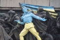 Паметникът на Съветската армия пак боядисан, сега в цветовете на Украйна