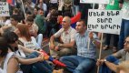 Протестът срещу поскъпването на тока в Ереван премина в барикади