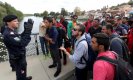 Растат тълпите мигранти от Унгария към Австрия