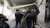 Сблъсъци между протестиращи фермери и полиция в Атина, блокадите по границата продължават