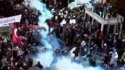 Полицията в Истанбул пак атакува подкрепящи опозиционния в. "Заман"