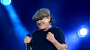AC/DC отложи тур в САЩ заради риск от оглушаване на вокалиста си