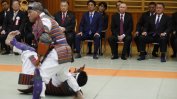 Владимир Путин посети прочута школа по джудо в центъра на Токио
