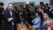 Кубрат Пулев игра шах с Веселин Топалов във... ВСС