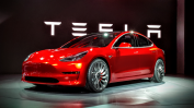 Електромобилът Модел 3 на "Тесла" влиза в серийно производство