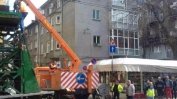 Стълб на контактно-кабелната мрежа на ул. "Раковски" падна заради корозия