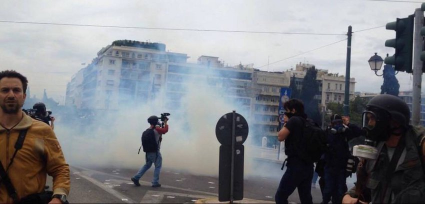 Гръцката полиция използва сълзотворен газ срещу демонстранти в центъра на Атина