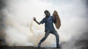 Един загинал и над 200 ранени при нови протести и сблъсъци във Венецуела