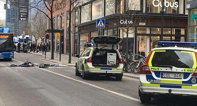 Атентаторът с камион в Стокхолм искал да прегази неверници