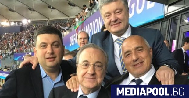 Премиерът Бойко Борисов умело съчета политическите си ангажименти с футболните