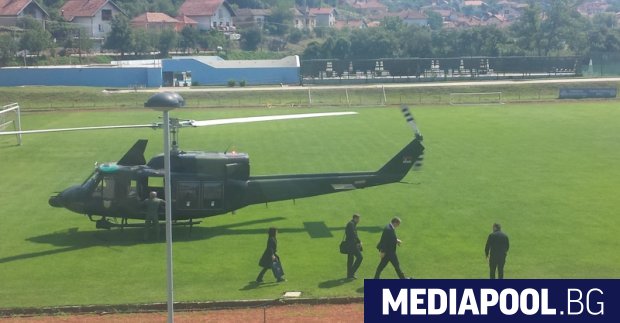Радев и Вучич пристигнаха с хеликоптер в Димитровград сн БГНЕС