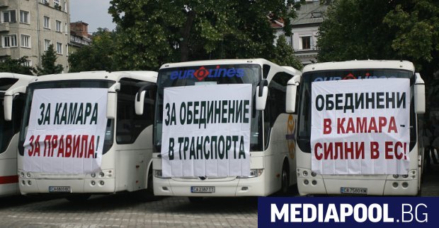 Автобуси протестираха край храм паметника Александър Невски Представители на транспортни фирми