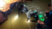Четири от блокираните в пещера деца в Тайланд са спасени