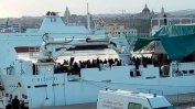 Еврокомисията не може да убеди никого да приеме блокираните в Италия 177 мигранти