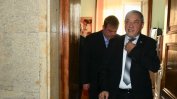 Симеонов се разбра с Каракачанов да не подава оставка, Сидеров ги бойкотира