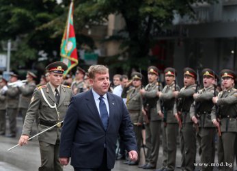 Армията затъва все повече в кадрови колапс