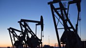 Барел петрол под 60 долара за пръв път от година