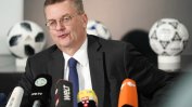Шефът на германския футбол напуска заради един часовник и скрити доходи