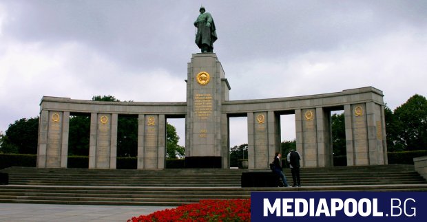 След нееднократни актове на вандализъм срещу паметника на Съветската армия,