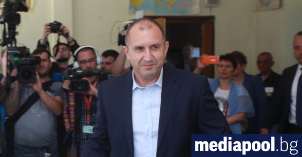 Президентът Румен Радев коментира че забраната медиите да съобщават резултати