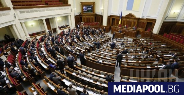 Върховната рада на Украйна прие закон, който предвижда въвеждане на