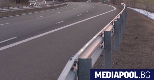 Две деца са пострадали при верижна катастрофа на магистрала Тракия
