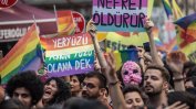Полицията в Истанбул атакува с гумени куршуми участниците в гейпарада
