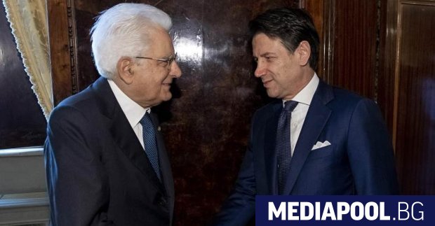 Италианският президент Серджо Матарела натовари официално в четвъртък досегашния премиер