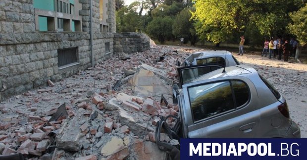 Около 500 обекта в Тирана и Дуръс са засегнати от