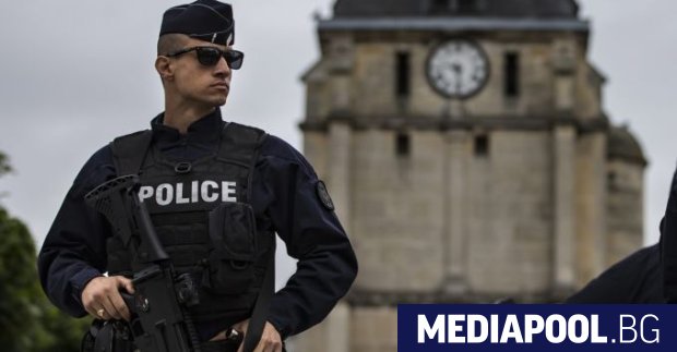 Сили за сигурност са разположени в няколко района на Париж