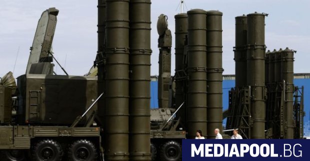 Руски военно транспортни самолети са доставяли оръжия в Сърбия прелитайки над