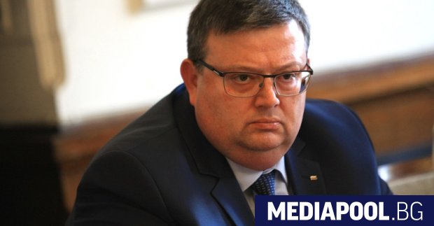 Главният прокурор Сотир Цацаров разчита на твърдото си мнозинство във