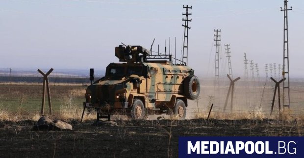 Експлозия на кола бомба при преминаването на турски военен конвой